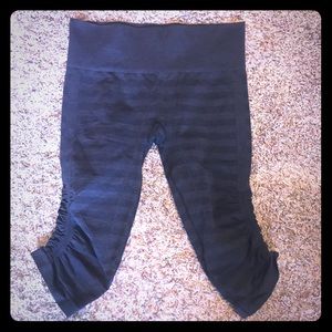 Lululemon flow capris sz 8